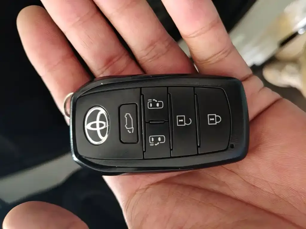 Toyota Sienna — фото 2