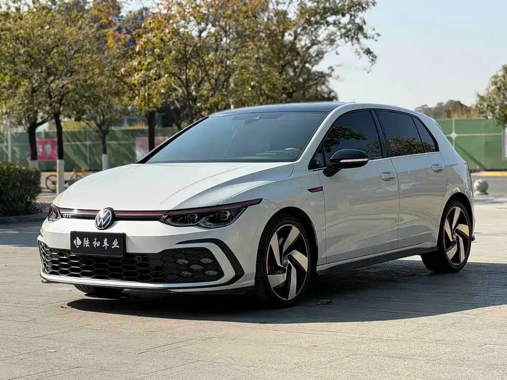 Volkswagen Golf GTI — фото 1