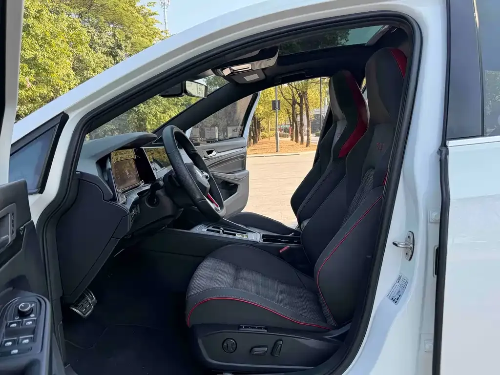 Volkswagen Golf GTI — фото 6