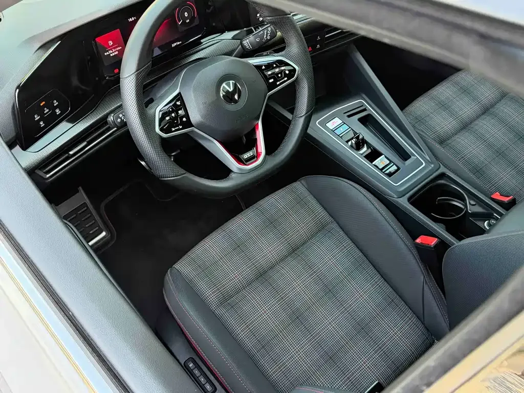 Volkswagen Golf GTI — фото 5