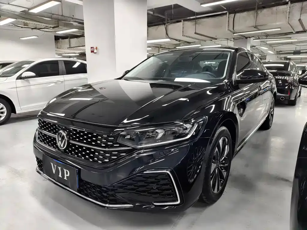 Volkswagen Passat — фото 1