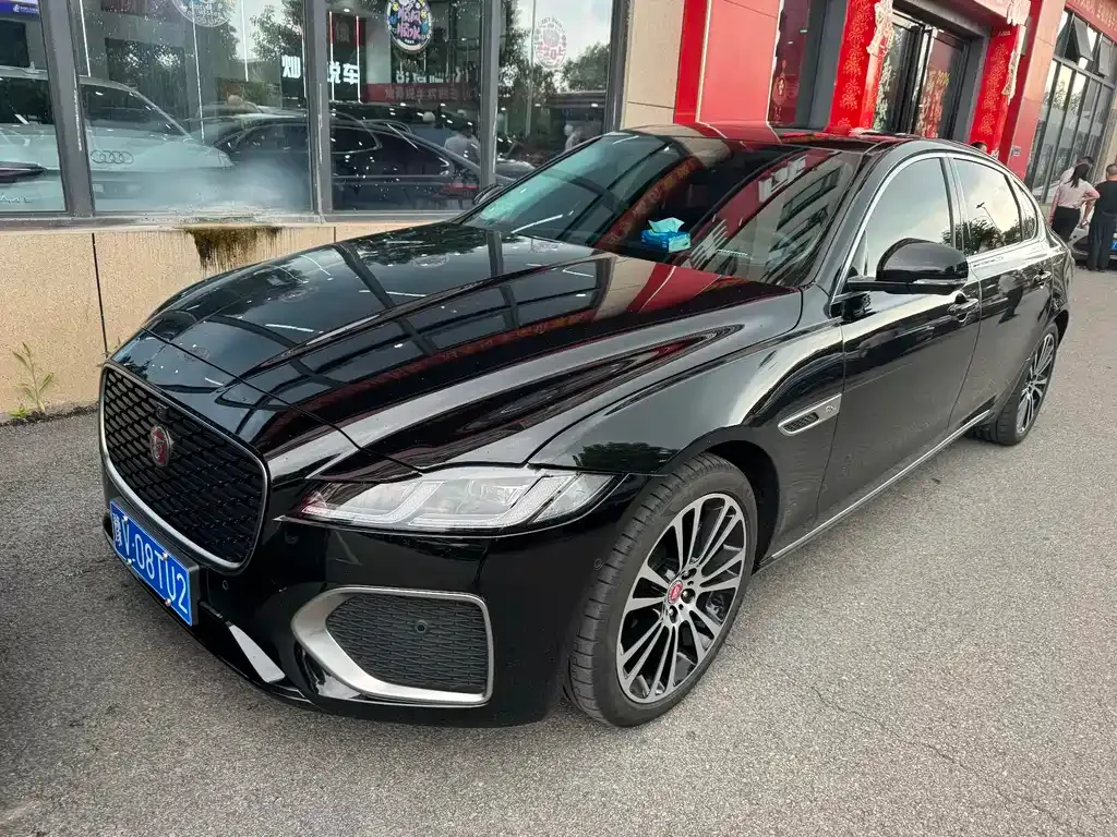 Jaguar XFL — фото 1