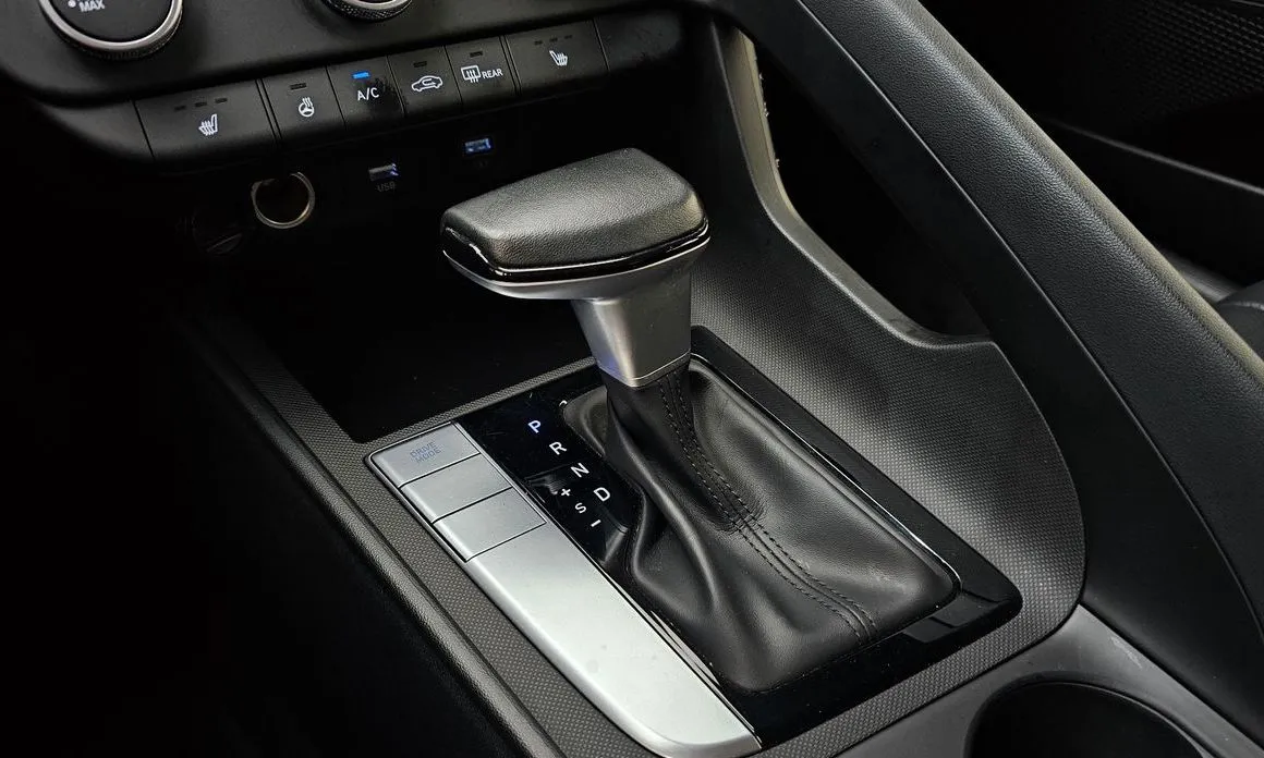 Hyundai AVANTE — фото 8