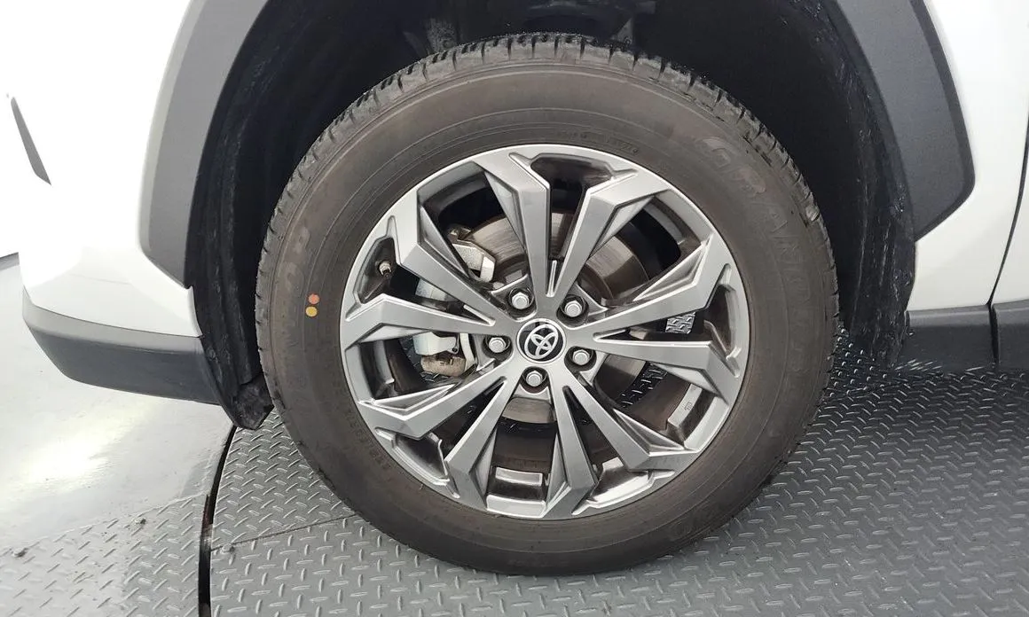 Toyota RAV4 — фото 10
