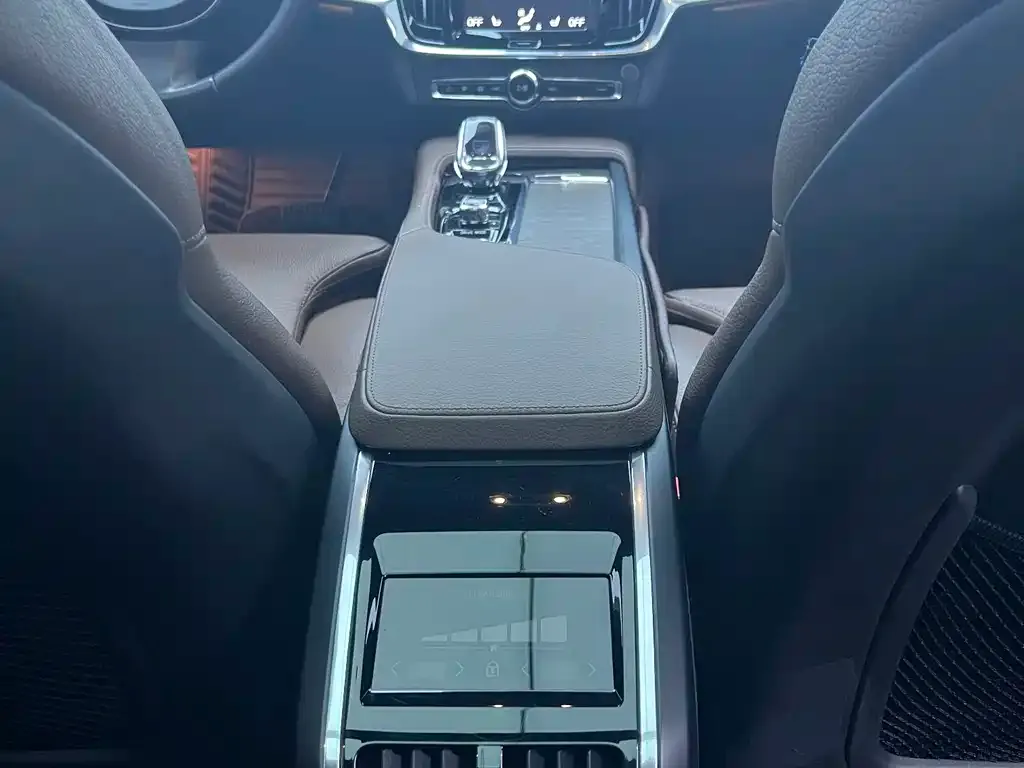 Volvo S90 — фото 7