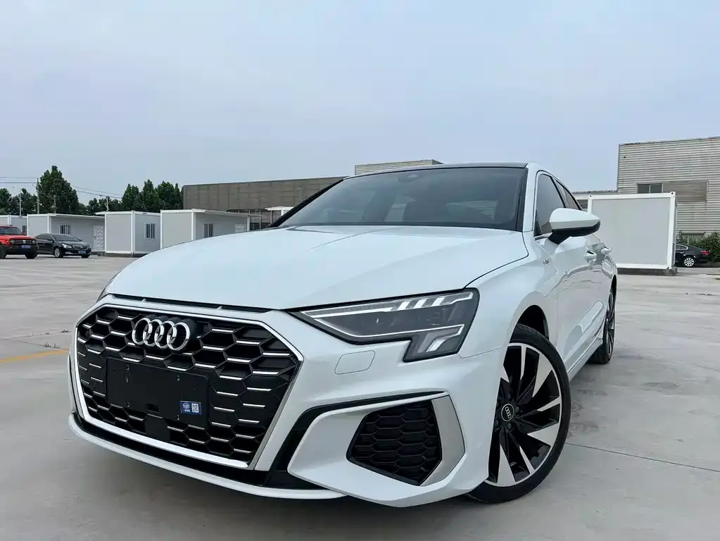 Audi A3 — фото 1