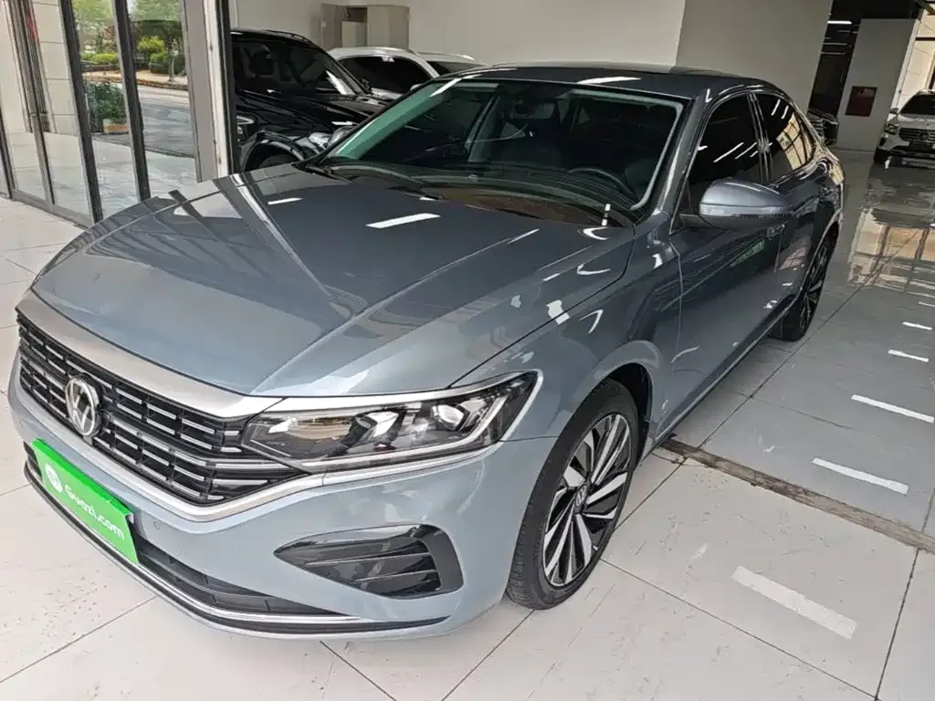 Volkswagen Passat — фото 1