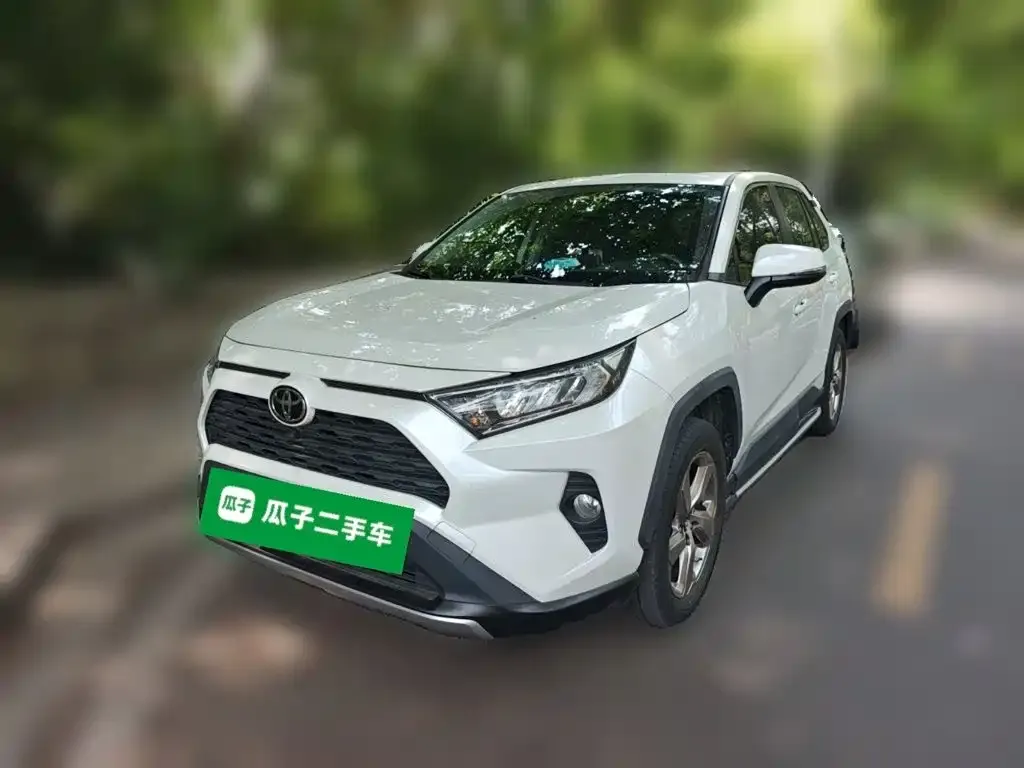Toyota RAV4 — фото 1