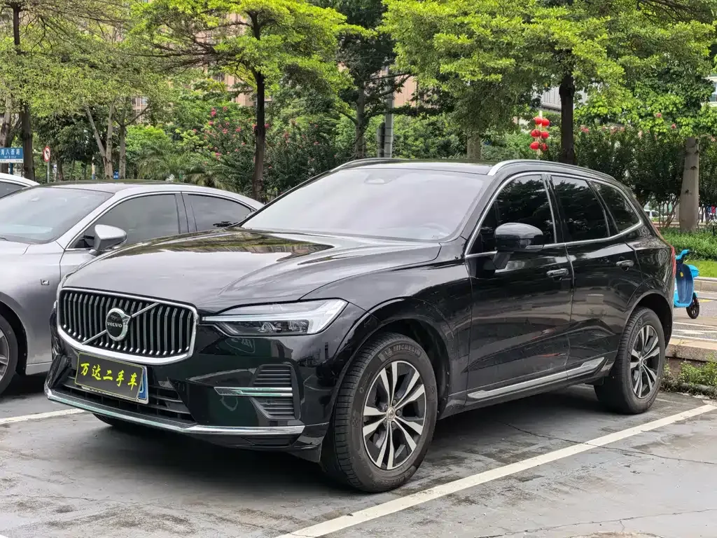 Volvo XC60 — фото 1