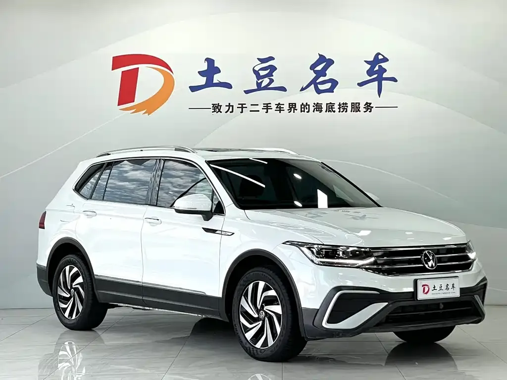 Volkswagen Tiguan L — фото 9