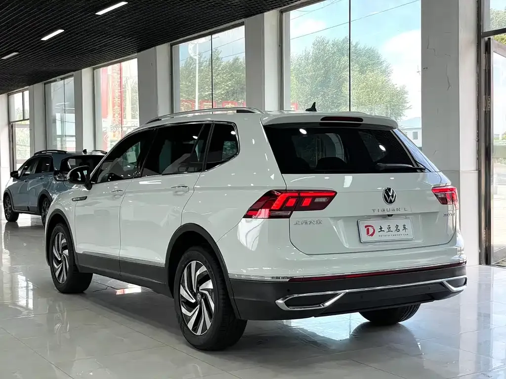 Volkswagen Tiguan L — фото 3