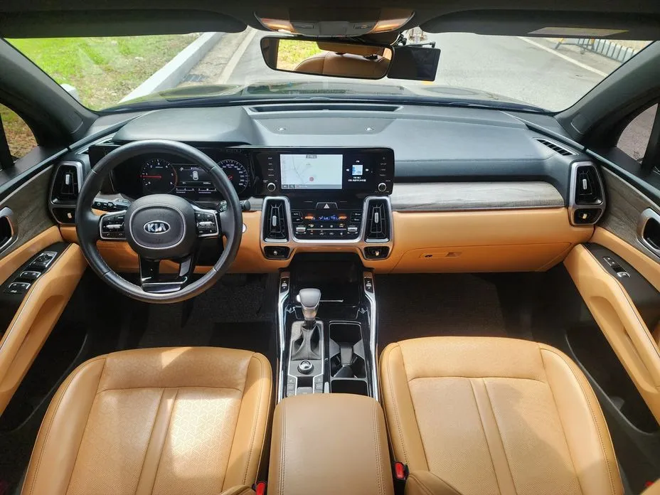 Kia Sorento — фото 9