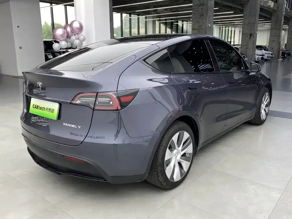 Tesla Model Y — фото 8