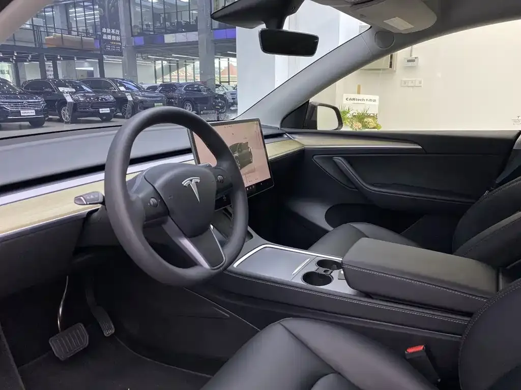 Tesla Model Y — фото 7