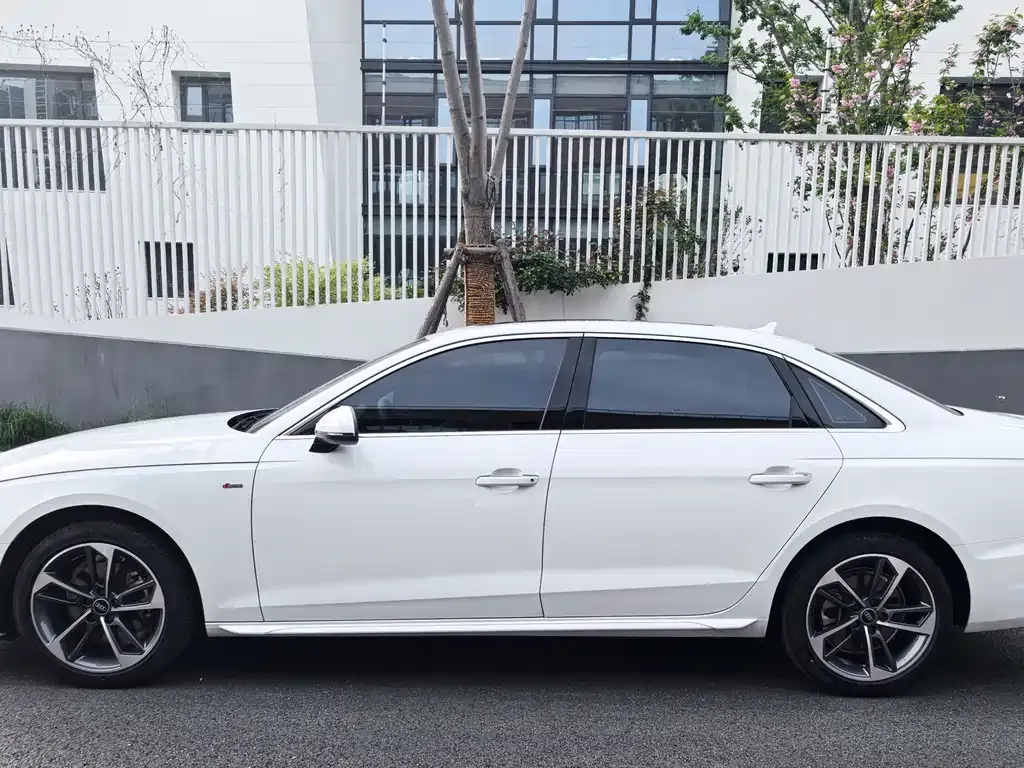 Audi A4L — фото 5
