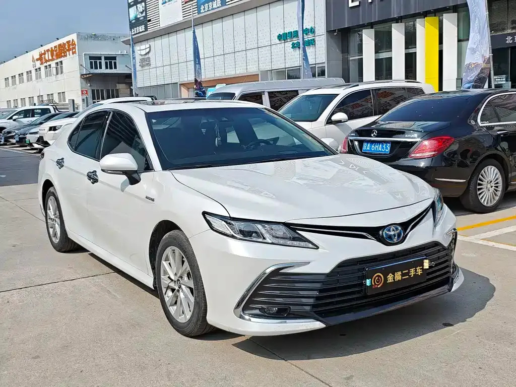 Toyota Camry — фото 8