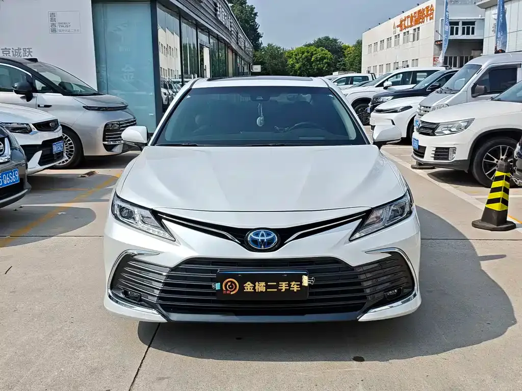 Toyota Camry — фото 6