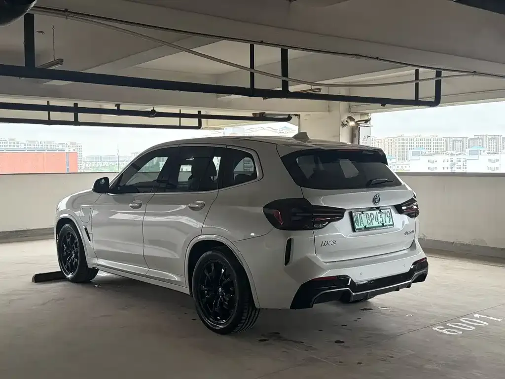 BMW iX3 — фото 4
