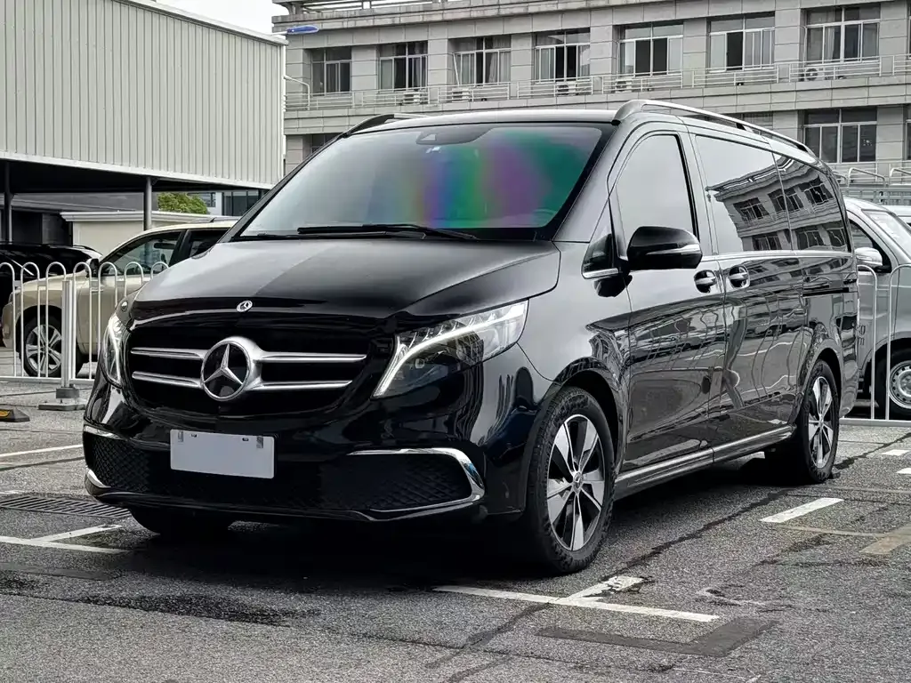 Mercedes-Benz V-Class — фото 1