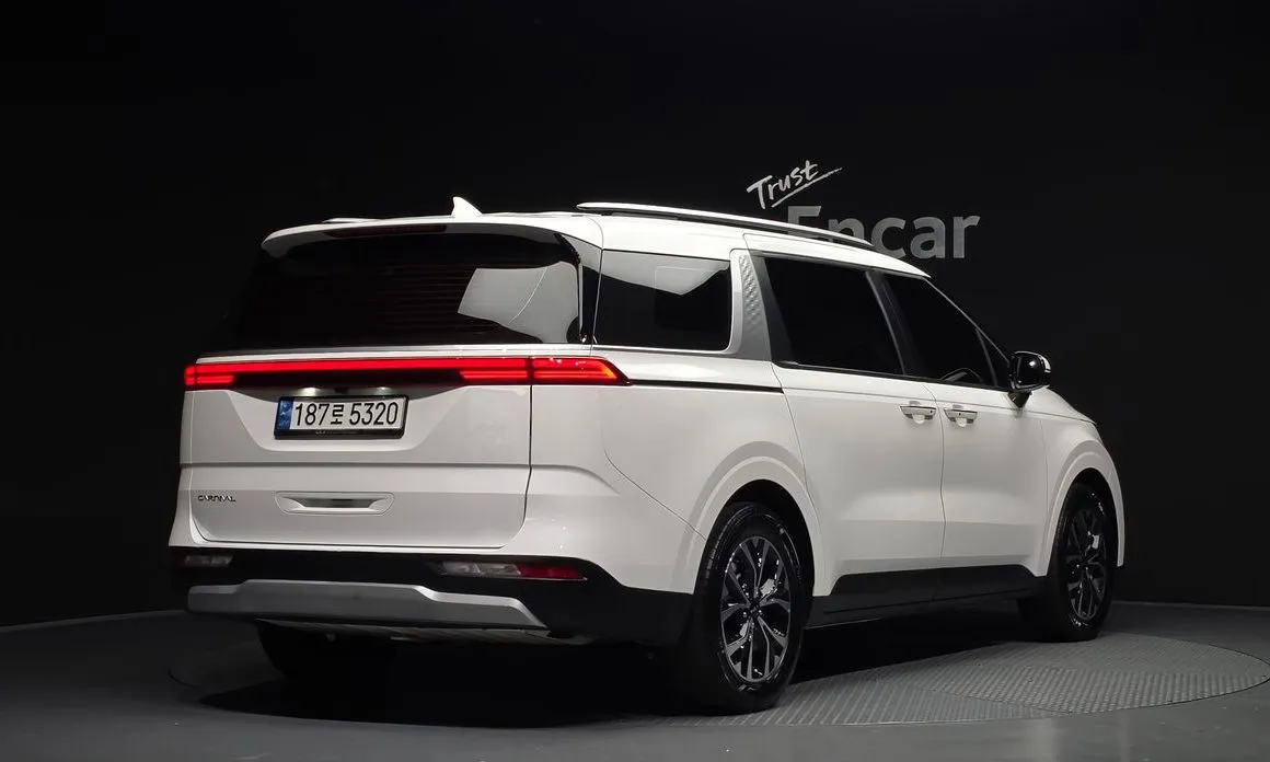 Kia Carnival — фото 8