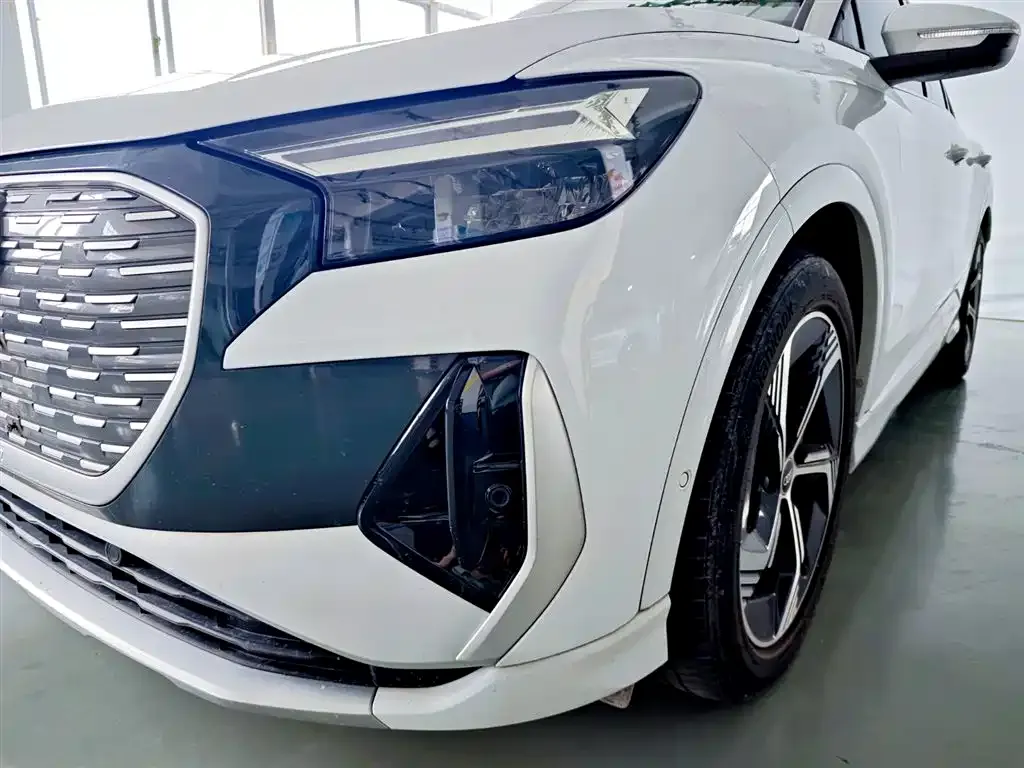 Audi Q4 e-tron — фото 6