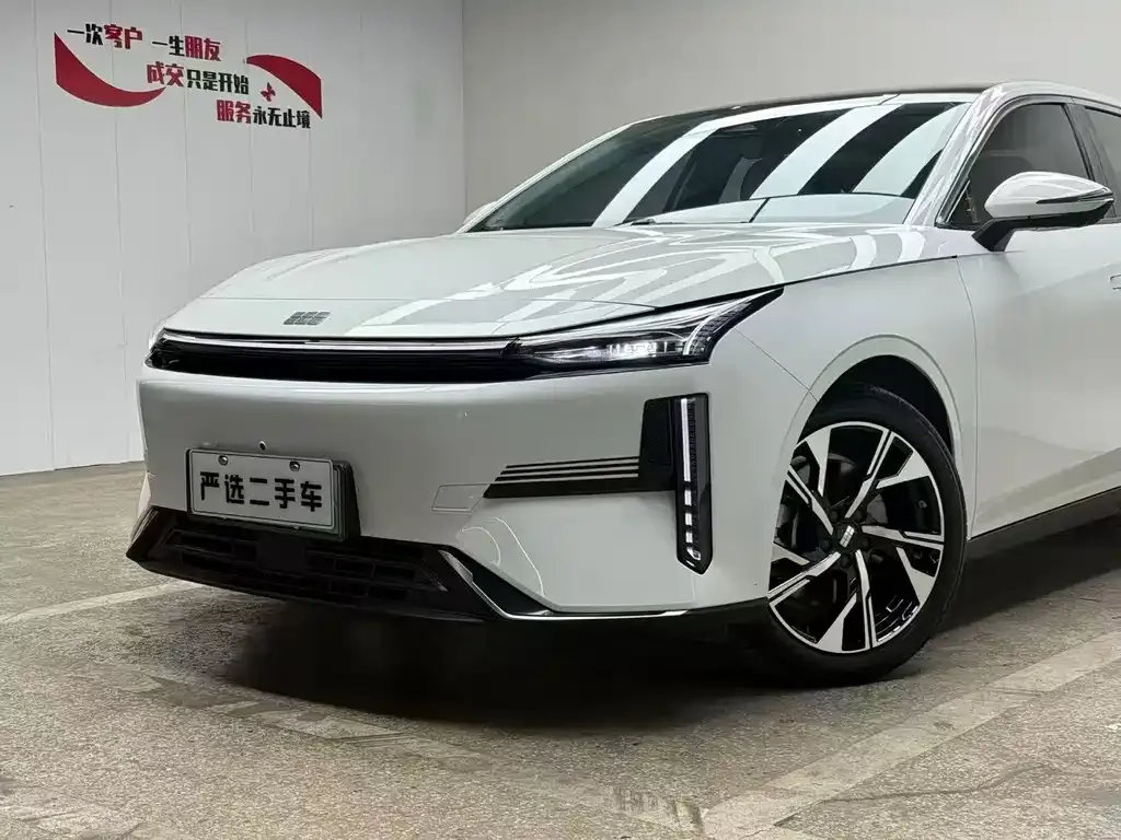 Geely Galaxy L6 — фото 1
