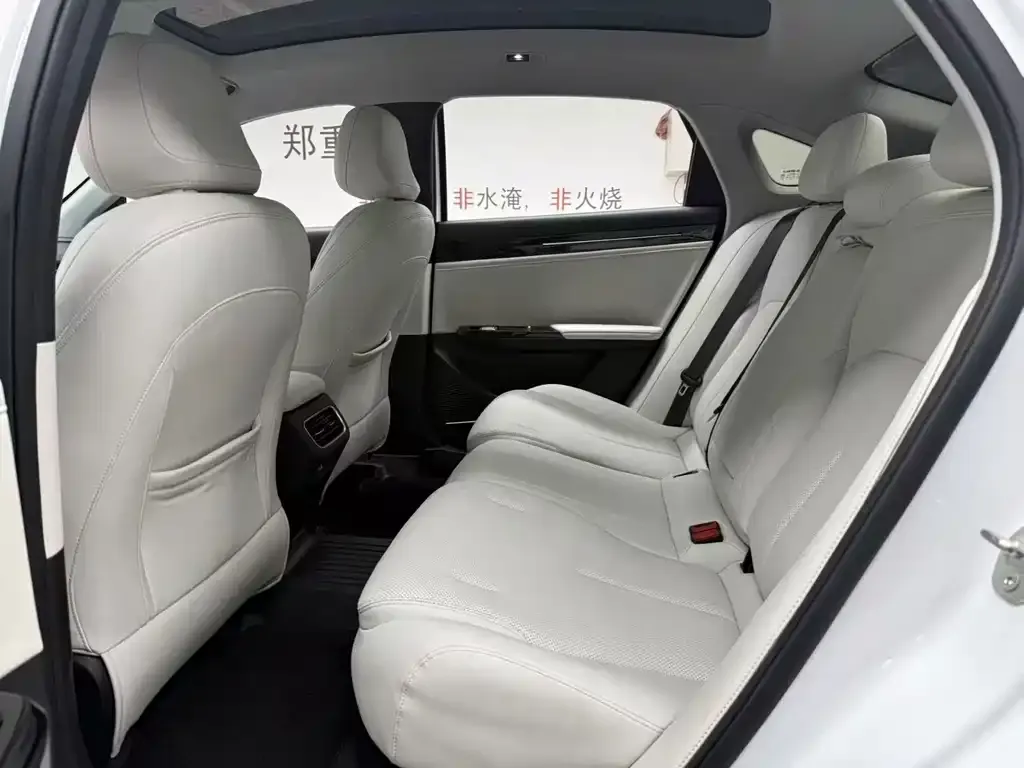 Geely Galaxy L6 — фото 3