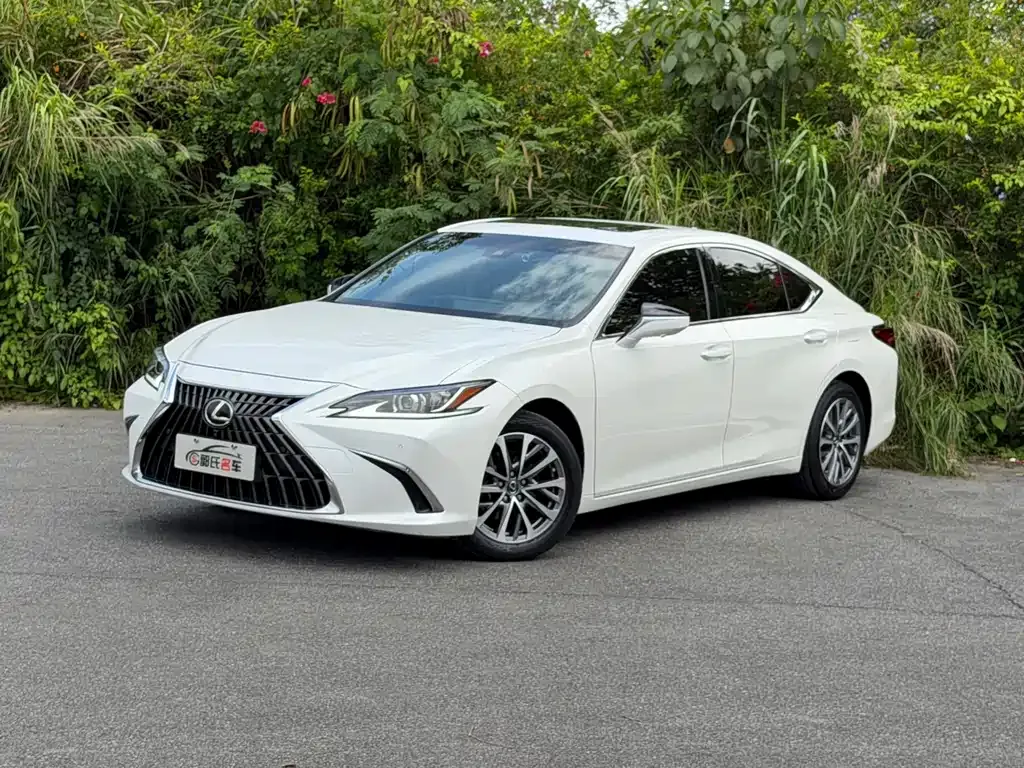 Lexus ES — фото 1