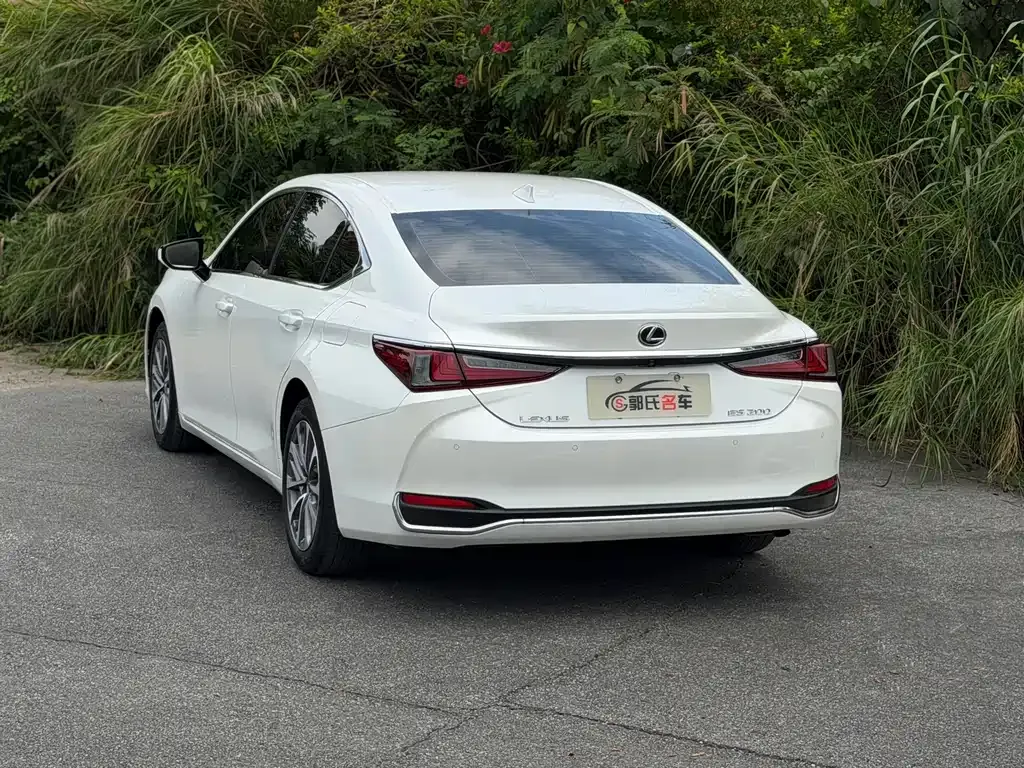 Lexus ES — фото 9