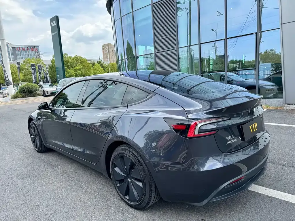 Tesla Model 3 — фото 7