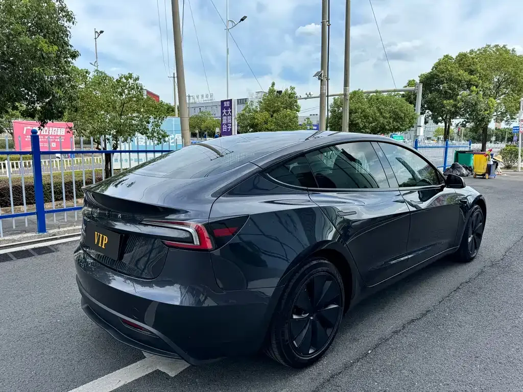Tesla Model 3 — фото 8
