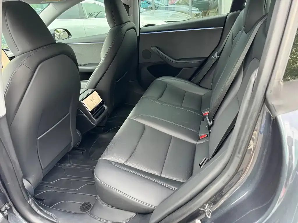 Tesla Model 3 — фото 3
