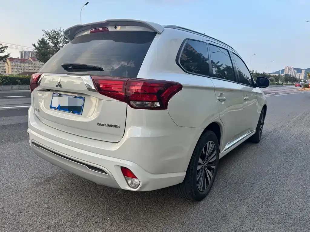 Mitsubishi Outlander — фото 3