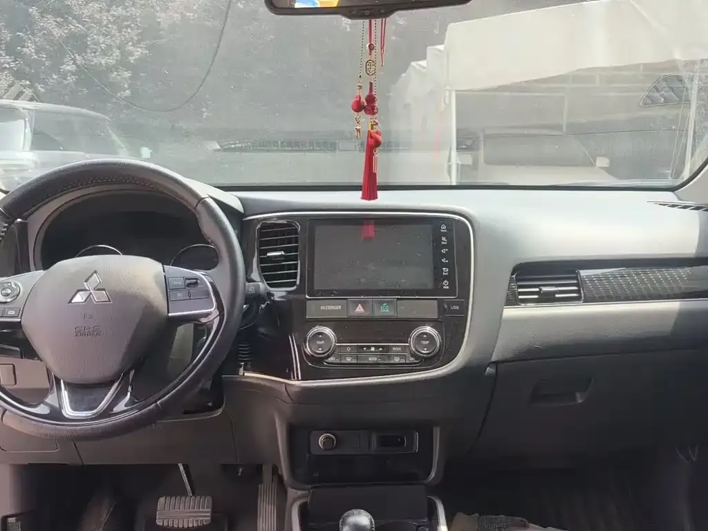 Mitsubishi Outlander — фото 2