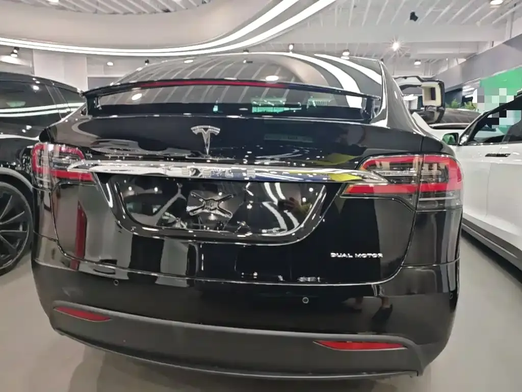 Tesla Model X — фото 3