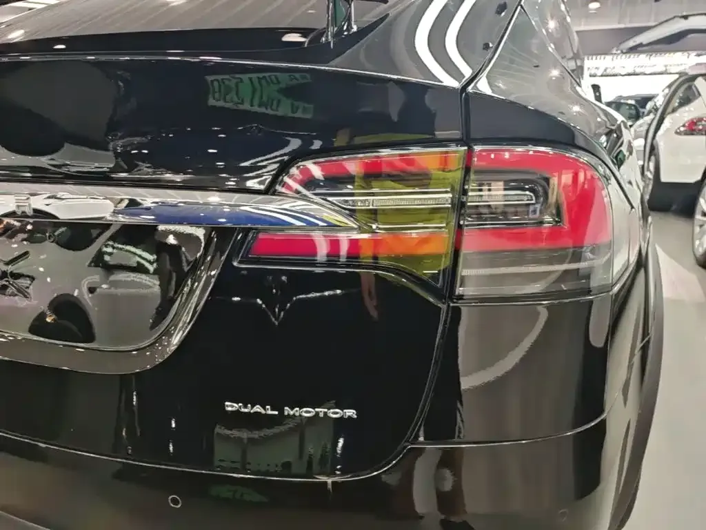 Tesla Model X — фото 6