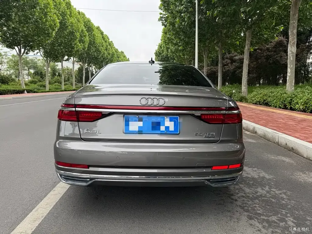 Audi A8 — фото 5