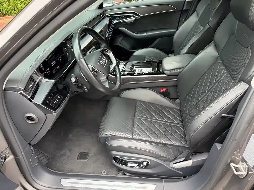Audi A8 — фото 2
