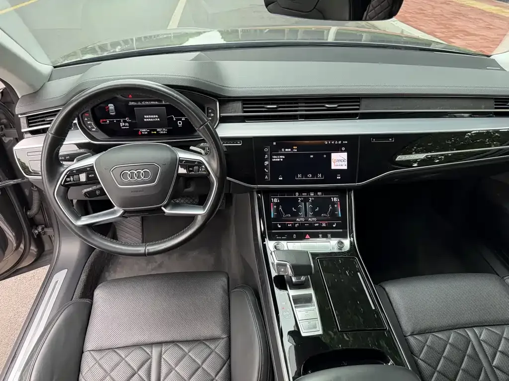 Audi A8 — фото 6