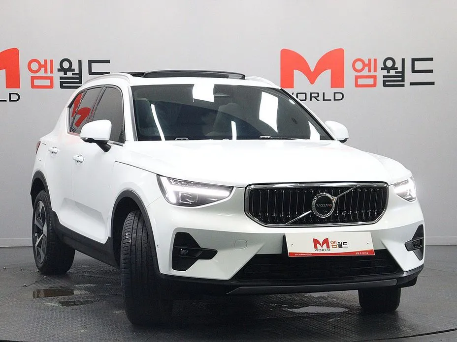Volvo XC40 — фото 6