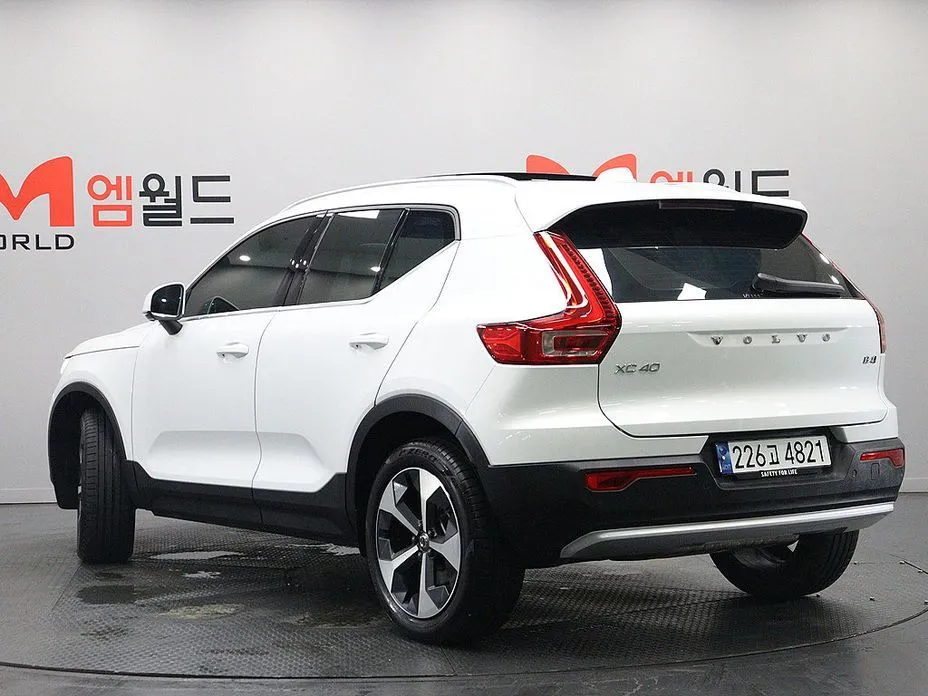 Volvo XC40 — фото 4