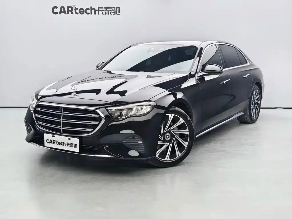 Mercedes-Benz E-Class — фото 1