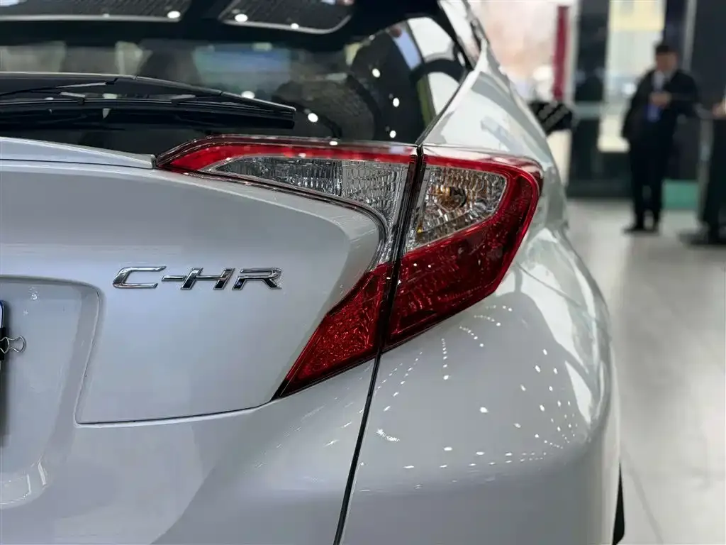 Toyota C-HR — фото 10