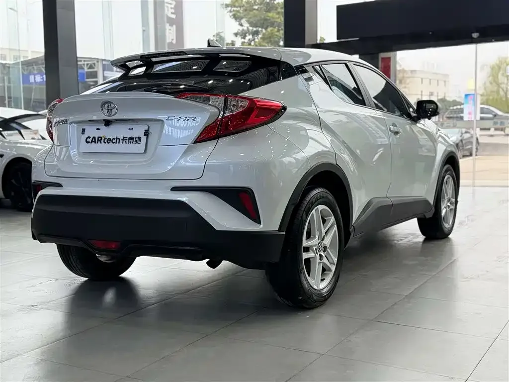 Toyota C-HR — фото 8
