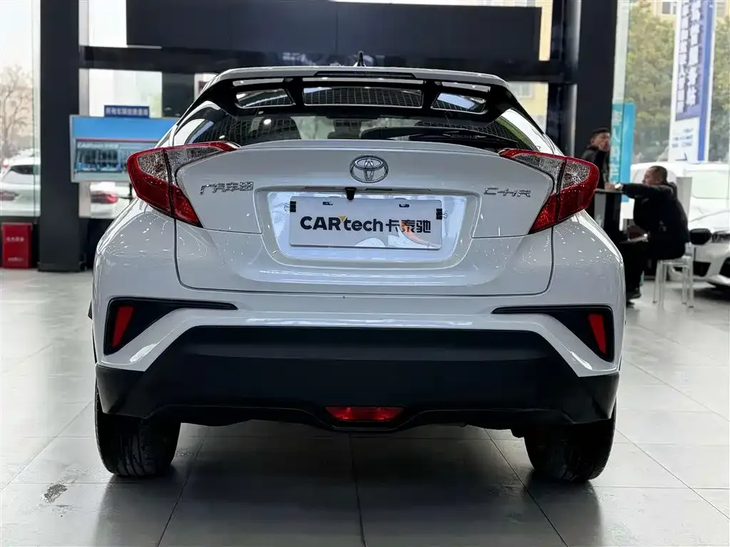 Toyota C-HR — фото 4