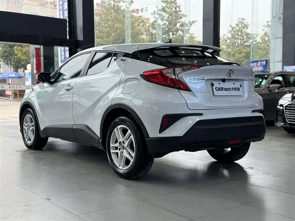 Toyota C-HR — фото 9