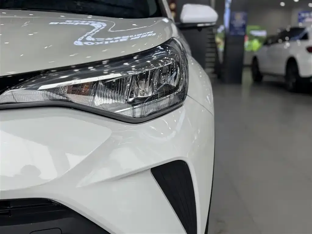 Toyota C-HR — фото 2