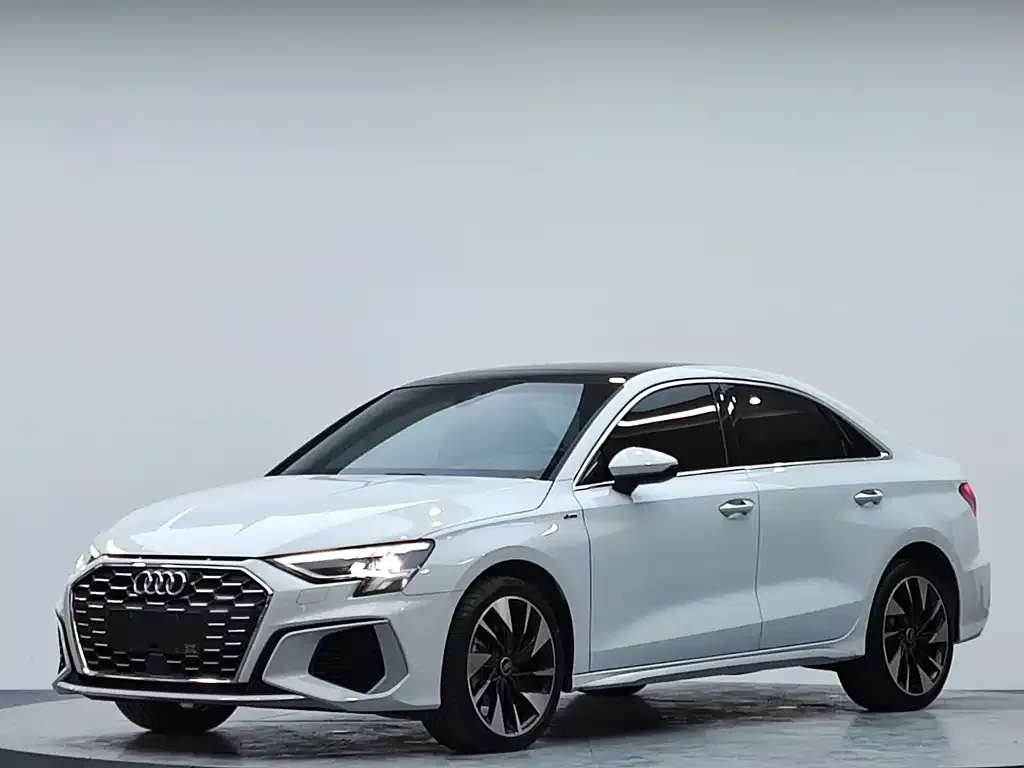 Audi A3 — фото 1