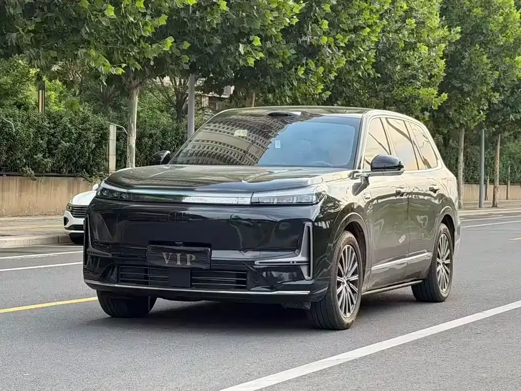 Geely Galaxy M9 — фото 1