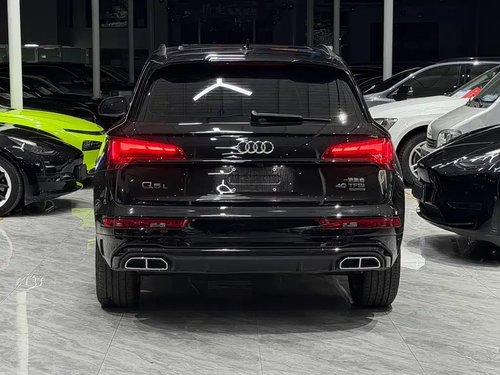 Audi Q5L — фото 10